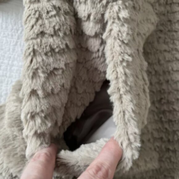 Vince Camuto Womens Faux Fur Coat - Picture 4 of 6